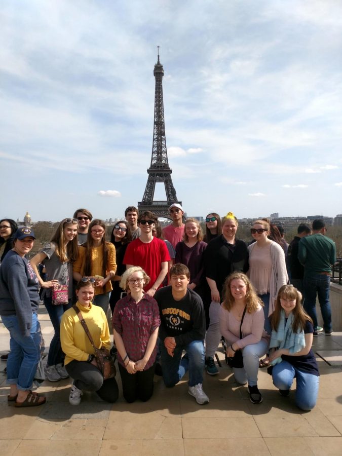 All attendees of the Woodford County Europe Trip Pose in front of the Eiffle Tower.
(Back Row: Connor Akers (11),  Liam Burke (11), Sarah Goforth (11) Middle Row: Hannah Brady (11), Addison Beck (11), Hannah Kinkade (12), Emily Brookfield (11), Caleb Cheser (11), Maddie Gatewood (11), Josie Coyle (11), Audrey Spillman (10), Caroline Crane (11) Front Row: Grace Royalty (11), Emily Tackett (11), Mason McIntyre (11), Anna Manges (11), Amanda Cooper (12).)