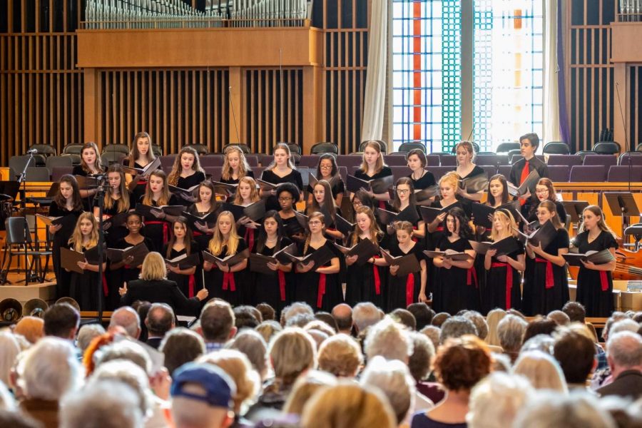 LSCC Chamber Choir preforming at the Bluegrass Tapestry concert.