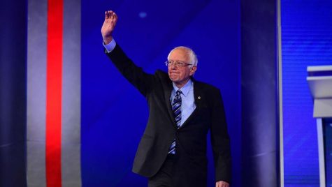 https://cdn1.thr.com/sites/default/files/imagecache/landscape_928x523/2019/09/democratic_debate_9-12_bernie_sanders.jpg