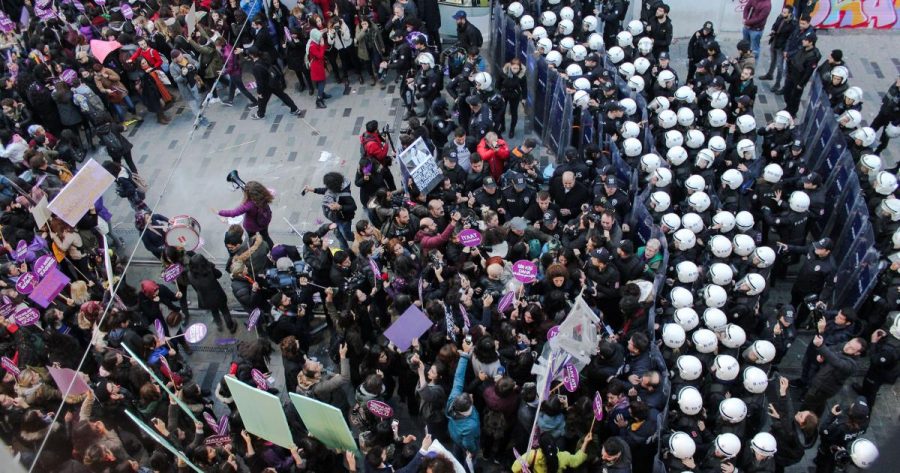 Public protest in Istanbul, Turkey blocked by police.