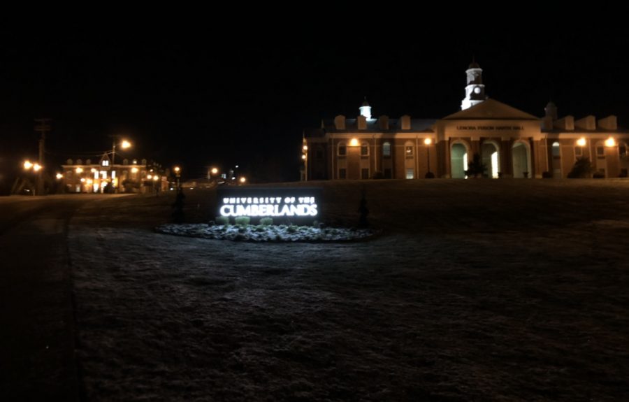 Early Morning picture of the ¨University of the Cumberlands¨ sign in front of the Harth Hall. 
