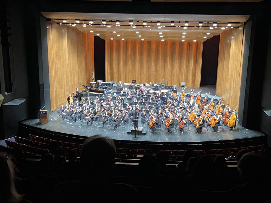 The+KMEA+Symphony+Orchestra+performed+at+KCA+under+the+baton+of+Kevin+Noe.+Programmed+were+works+by+Berlioz+and+Copland.+Woodford+musicians+included+violinist+Anamei+Walli+%2812%29%2C+violists+Maia+Smith+%2812%29+and+Elizabeth+Komprs+%2812%29%2C+and+cellist+Joseph+Carey+%2811%29.