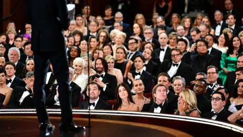 Actor giving speech to a crowd at the 2017 Oscars. 