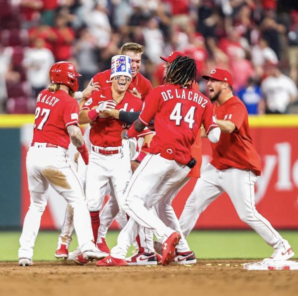 Navigation to Story: Cincinnati Reds: The Hottest Team in Baseball